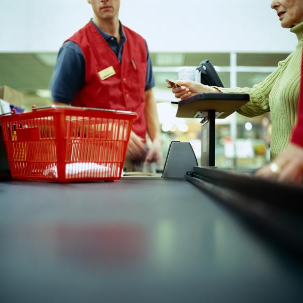 Grocery conveyor outlet belt